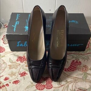 Salvatore Ferragamo Vintage Chocolate Brown Detailed Toe Size 7AA Shoes